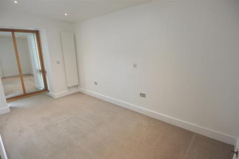 2 bedroom apartment to rent, Elmgrove Mews, Weybridge KT13