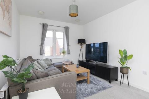 2 bedroom flat for sale, Cornwell Avenue, Crawley RH10