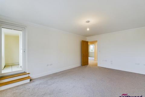 2 bedroom flat to rent, Compton Street, Lower Meads, Eastbourne, BN21