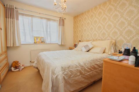 2 bedroom terraced house for sale, Kensington Way, Borehamwood