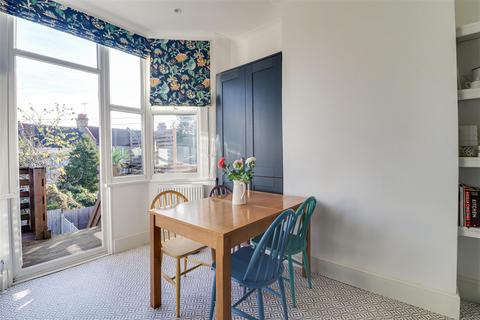 2 bedroom flat for sale, Ramuz Drive, Westcliff-on-Sea SS0