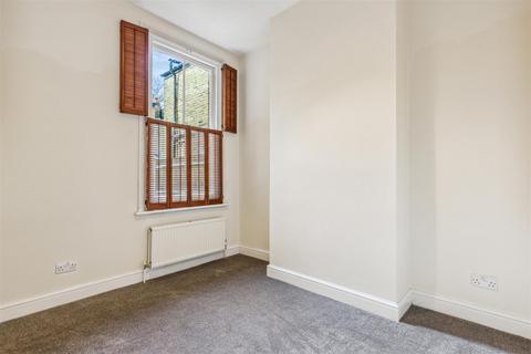 2 bedroom flat to rent, Cranbrook Road, London, W4