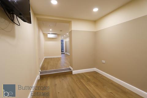 Property to rent, London Road, Balderton