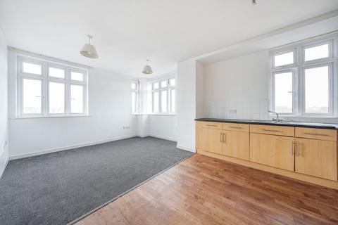 2 bedroom flat for sale, Alexander House, Aldershot