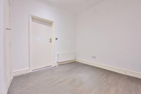 1 bedroom flat to rent, Addlestone, Surrey, Addlestone, KT15