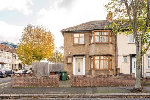 4 bedroom end of terrace house for sale, Farmilo Road, Walthamstow, London, E17