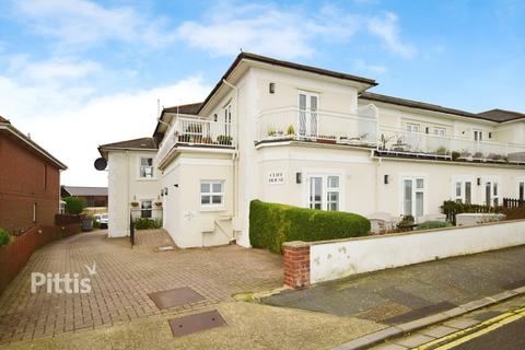 2 bedroom flat to rent, Cliff Road Sandown PO36