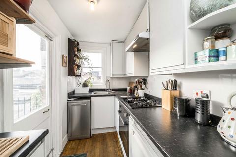 3 bedroom flat to rent, Wix's Lane, London SW4