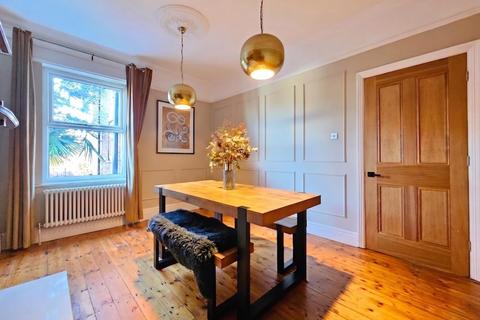 3 bedroom end of terrace house to rent, Manchester Road, Altrincham