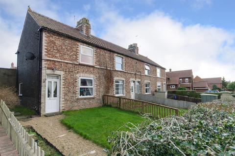 3 bedroom end of terrace house to rent, Station Cottages, Raskelf Road, Easingwold