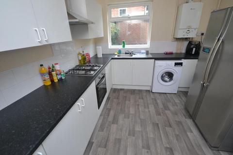 5 bedroom detached house to rent, Johnson Road, Nottingham NG7