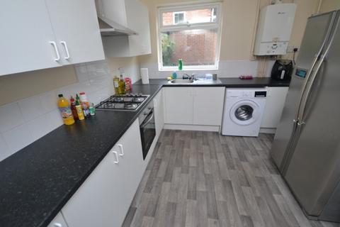 5 bedroom semi-detached house to rent, Johnson Road, Nottingham NG7