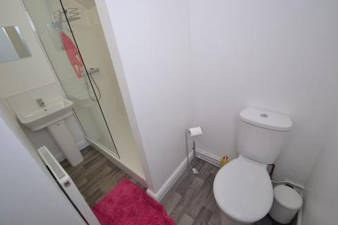 5 bedroom semi-detached house to rent, Johnson Road, Nottingham NG7