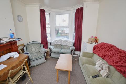 5 bedroom semi-detached house to rent, Johnson Road, Nottingham NG7