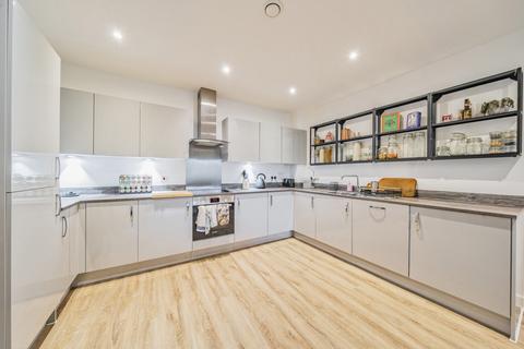 3 bedroom apartment for sale, Brumwell Avenue, London