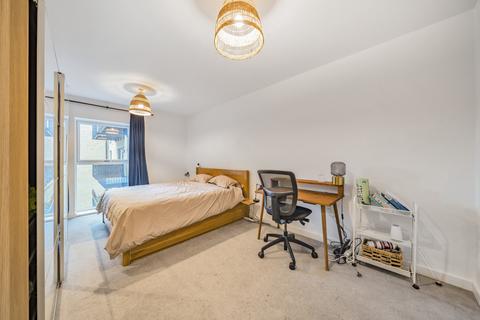 3 bedroom apartment for sale, Brumwell Avenue, London