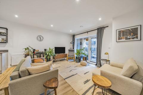 3 bedroom apartment for sale, Brumwell Avenue, London