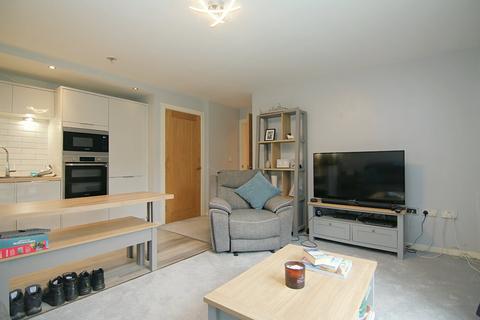 2 bedroom flat for sale, Westwood Hall, Peregrine Way, Clayton Heights, Bradford, BD6