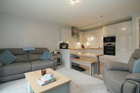 2 bedroom flat for sale, Westwood Hall, Peregrine Way, Clayton Heights, Bradford, BD6