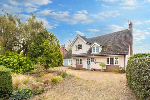 4 bedroom detached house for sale, The Street, Blo Norton