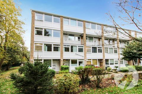 3 bedroom maisonette for sale, Tarnwood Park, London, SE9