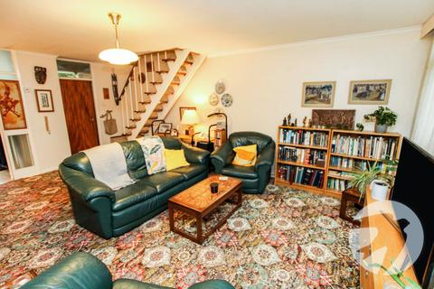 3 bedroom maisonette for sale, Tarnwood Park, London, SE9