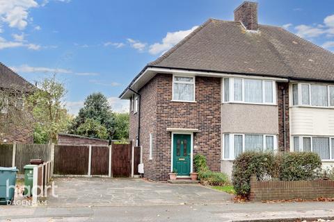 3 bedroom semi-detached house for sale, Gale Street, Dagenham