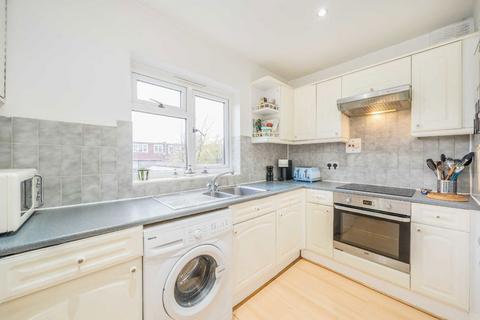 1 bedroom flat to rent, Cologne Road, London SW11