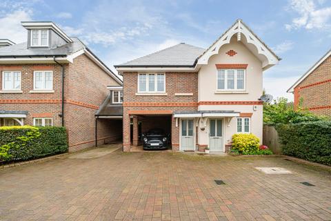 2 bedroom maisonette for sale, Bramley Gardens, Bourne End, Buckinghamshire