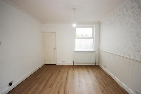 2 bedroom terraced house to rent, Denmark Road, Rushden NN10