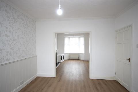 2 bedroom terraced house to rent, Denmark Road, Rushden NN10