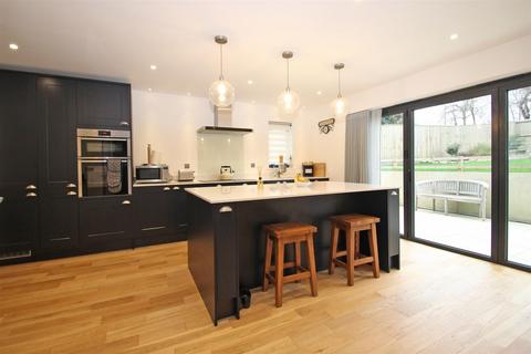 4 bedroom detached house for sale, Paddock Close, Binstead