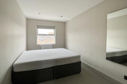 4 bedroom terraced house to rent, Haydons Road, London SW19