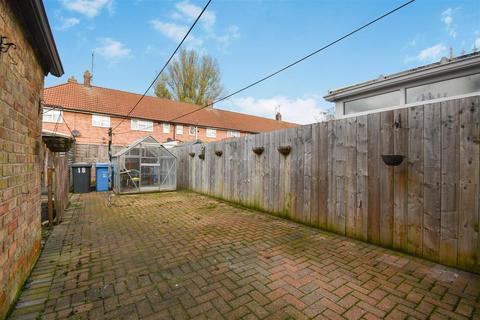 3 bedroom terraced house for sale, Lymington Garth, Hull