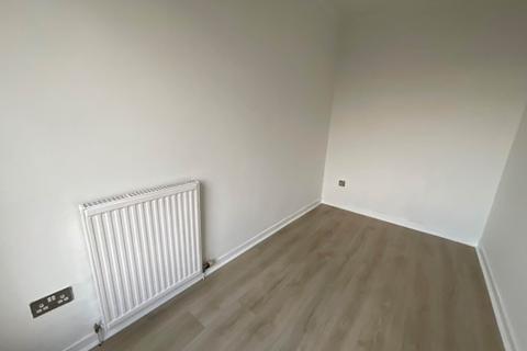 3 bedroom flat to rent, Kingsacre Road, Glasgow G44