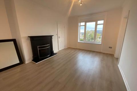 3 bedroom flat to rent, Kingsacre Road, Glasgow G44