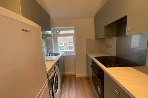 3 bedroom flat to rent, Kingsacre Road, Glasgow G44