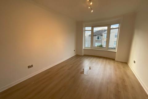 3 bedroom flat to rent, Kingsacre Road, Glasgow G44