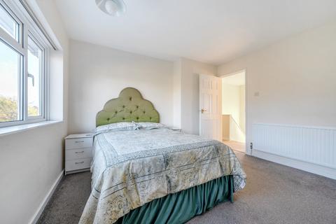 77 Leeside, Barnet, EN5 2PE
