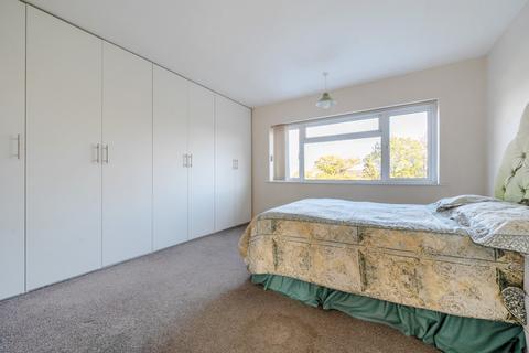77 Leeside, Barnet, EN5 2PE