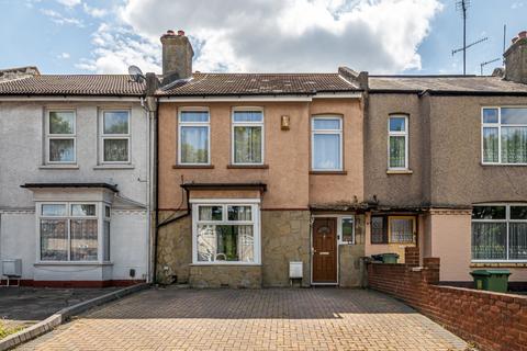 4 bedroom terraced house to rent, Wickham Lane London SE2