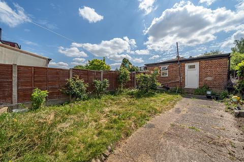 4 bedroom terraced house to rent, Wickham Lane London SE2