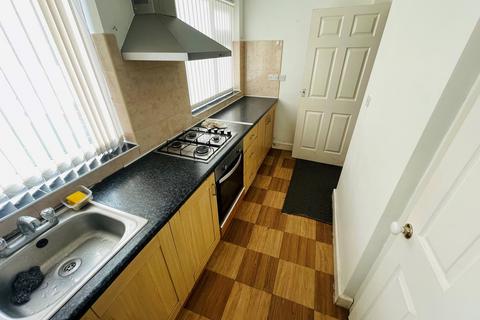 2 bedroom flat to rent, Hill Top, West Bromwich, B70