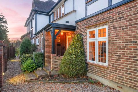 6 bedroom detached house for sale, Hempstead Road, Hertfordshire WD17