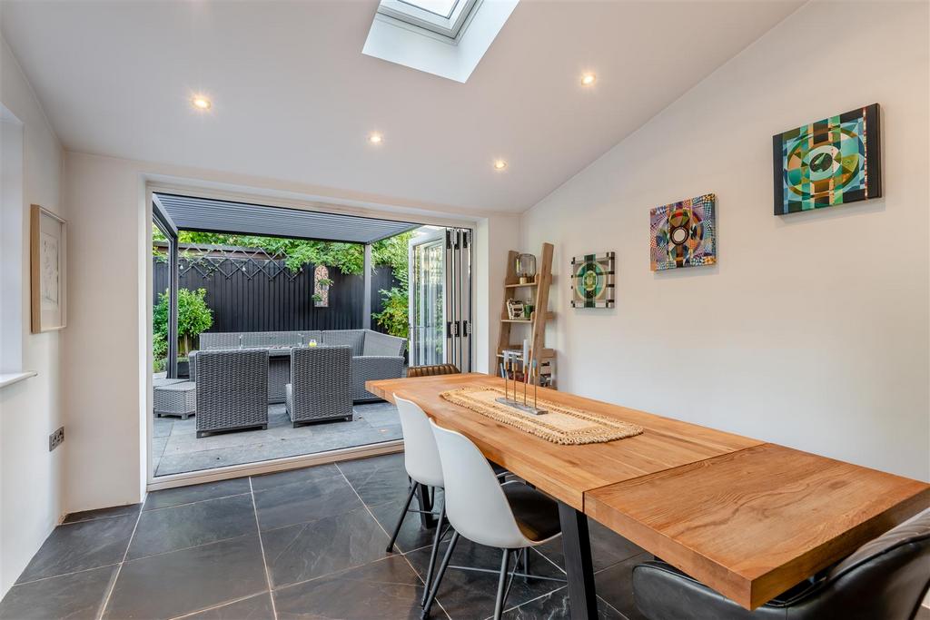 Kitchen/Dining Area