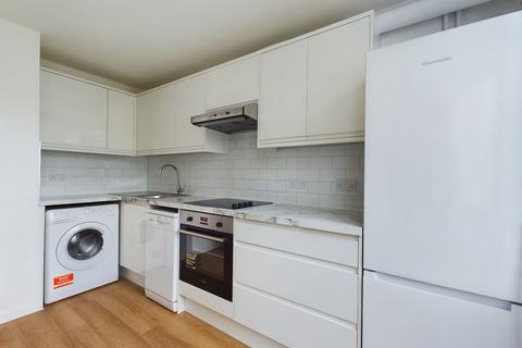 4 bedroom apartment to rent, Putney East