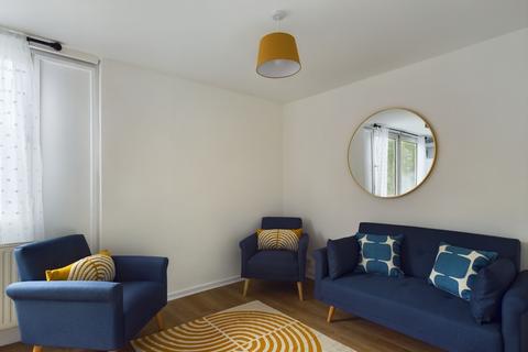 4 bedroom apartment to rent, Putney East