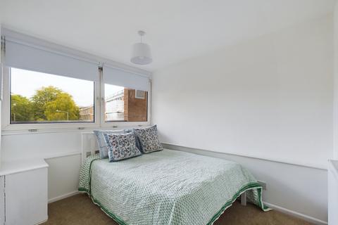 4 bedroom apartment to rent, Putney East