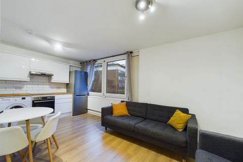 4 bedroom apartment to rent, Putney East