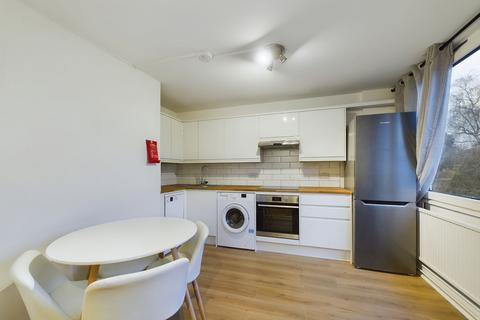 4 bedroom apartment to rent, Putney East